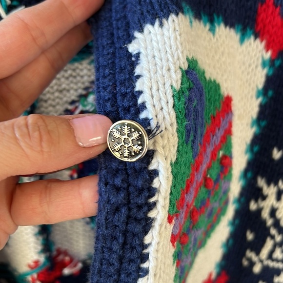 Signatures by Northern Isles Hand Knitted Winter Themed Cardigan Chunky Cardigan - Picture 4 of 10